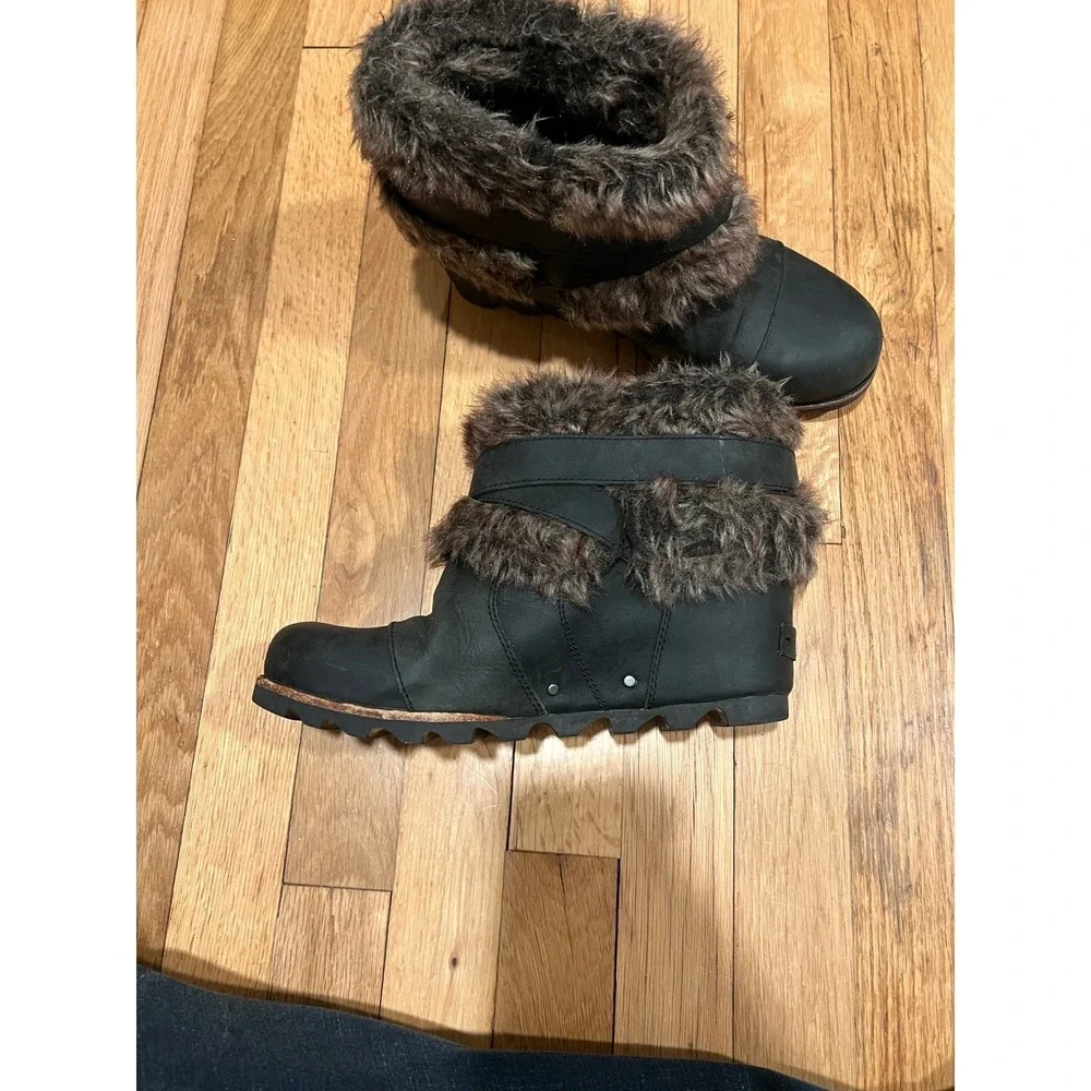 Sorel Joan of Arctic Wedge II Boots Black Leather Faux Fur Ankle Boot Excellent‎